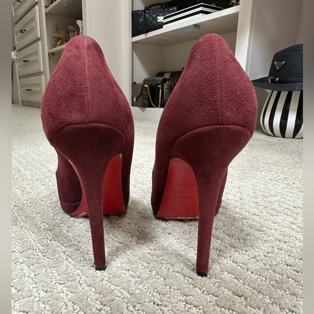 Christian Louboutin Fifi Wine Suede 38 1/2